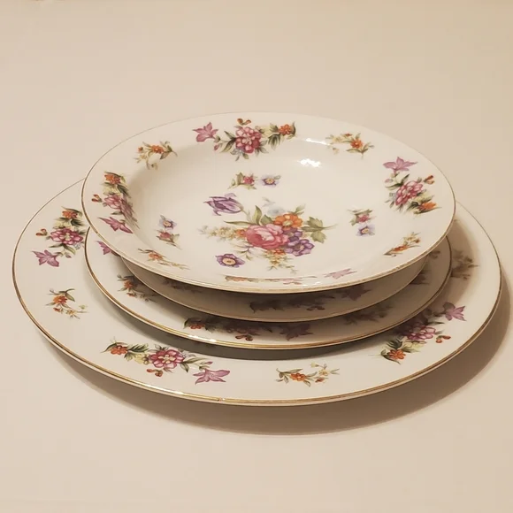 Harmony House Dresdania Plates - Picture 9 of 16